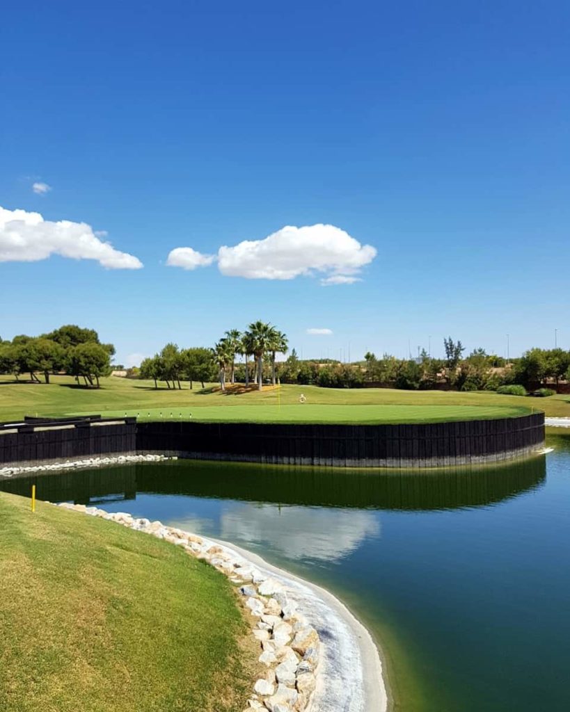18th green, island hole in Lo Romero Golf